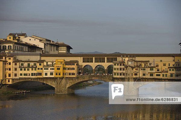 Europa über Fluss Arno Florenz Italien Toskana