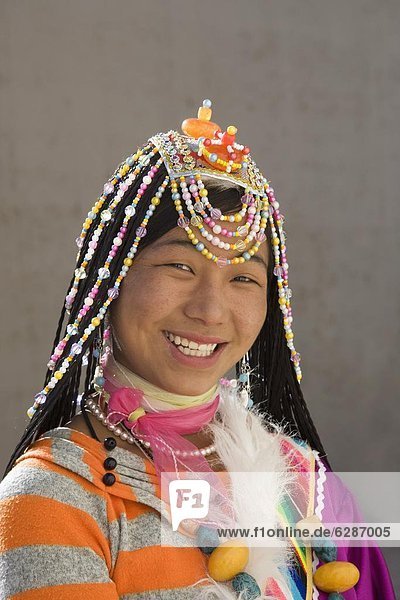Woman of the Naxi minority people  Shangri-La  formerly Zhongdian  Shangri-La region  Yunnan Province  China  Asia