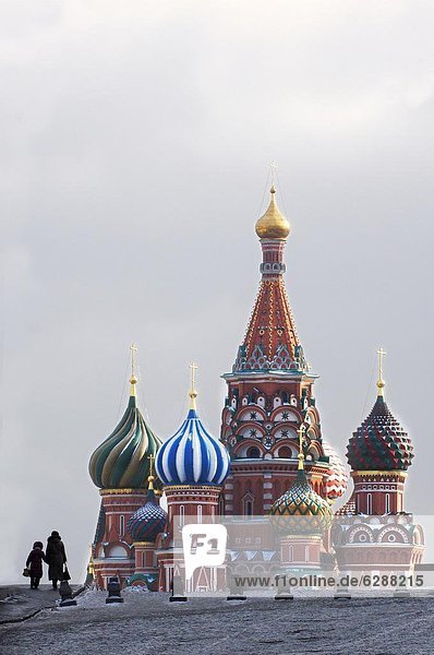 St. Basils Cathedral in the evening  Red Square  UNESCO World Heritage Site  Moscow  Russia  Europe