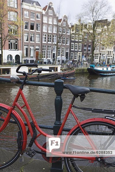 Amsterdam Hauptstadt Europa rot Fahrrad Rad Niederlande Herengracht