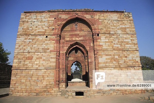Tomb of Altamish  Qutab Minar complex  UNESCO World Heritage Site  New Delhi  India  Asia