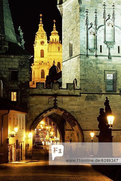 Prag Hauptstadt Europa Brücke Tschechische Republik Tschechien 2 Gotik Barock Mala Strana Romanik bei Nacht