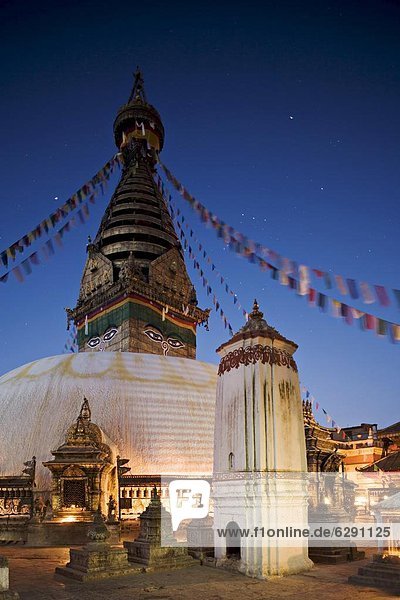 Kathmandu  Hauptstadt  hinter  nehmen  Himmel  Hügel  Morgendämmerung  Ignoranz  Fahne  fünfstöckig  Buddhismus  UNESCO-Welterbe  Asien  Affe  Nepal  Gebet  Stupa  Swayambhunath