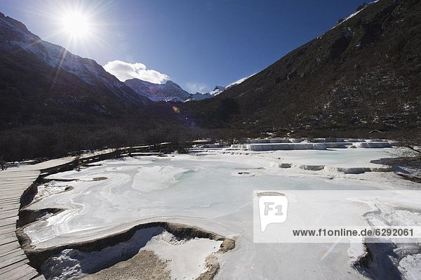 bunt  China  UNESCO-Welterbe  Kalkstein  Sichuan  Asien  gefroren