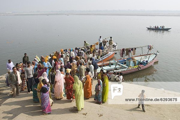 Frau  nehmen  Boot  Fluss  Ganges  Asien  Einäscherung  Indien  Platz  Varanasi