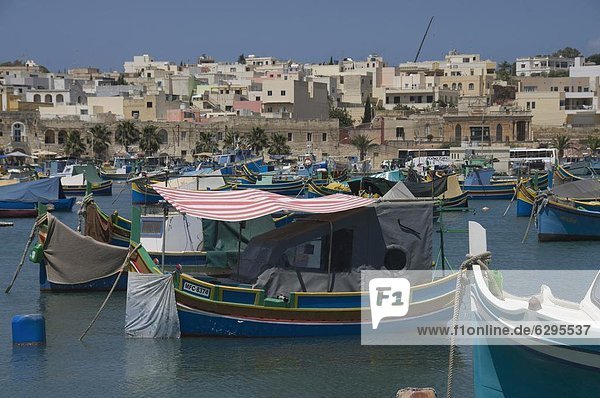 Farbaufnahme  Farbe  Europa  Boot  Dorf  angeln  sprechen  Helligkeit  Malta  Marsaxlokk
