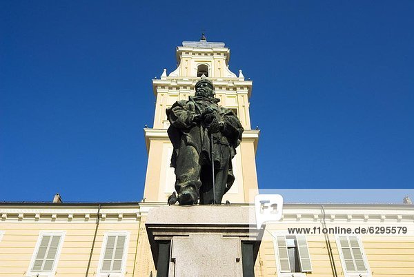 Statue of Giuseppe Garibaldi  Garibaldi Square  Parma  Emilia Romagna  Italy  Europe