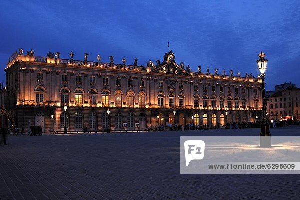 Frankreich  Europa  Abend  Hotel  Ansicht  Flutlicht  UNESCO-Welterbe  Lothringen  Nancy