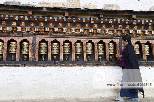 Stützrad  Frau  drehen  fünfstöckig  Buddhismus  Asien  Bhutan  Gebet  Thimphu