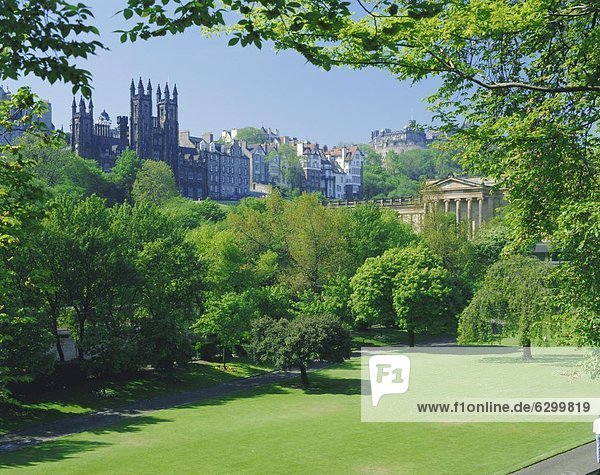 National Gallery und Princes Street Gardens  Edinburgh  Lothian  Schottland  Großbritannien  Europa