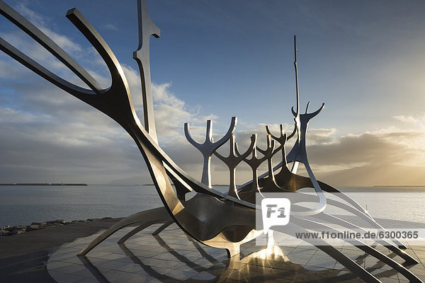 Wikingerschiff  Denkmal Sonnenfahrt  ReykjavÌk  Island  Europa  ÖffentlicherGrund