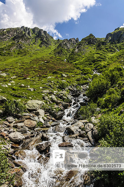 Gebirgsbach im Unteralp-Tal Alpen Kanton Uri Schweiz Europa