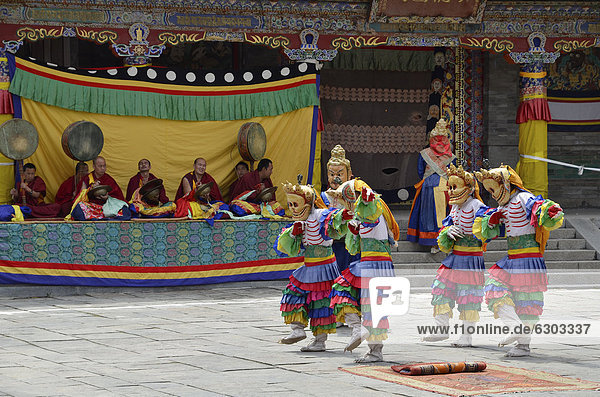 Tibetan Buddhism  religious masked Cham dance  at the important Kumbum Monastery  Gelug or Gelug-pa yellow hat sect  Ta'er Monastery  Huangzhong  Xinning  Qinghai  formerly Amdo  Tibet  China  Asia