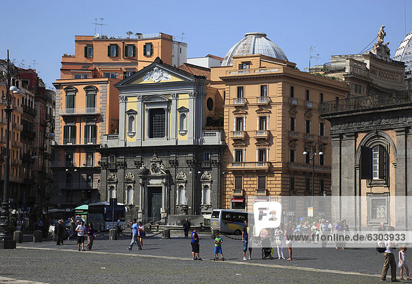 An der Piazza del Plebiscito  Südseite  Neapel  Kampanien  Italien  Europa