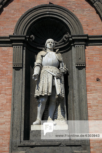 Statue of Alfonso di Aragona on Palazzo Reale  the royal palace  palace of the viceroys on Piazza del Plebescito square  Naples  Campania  Italy  Europe