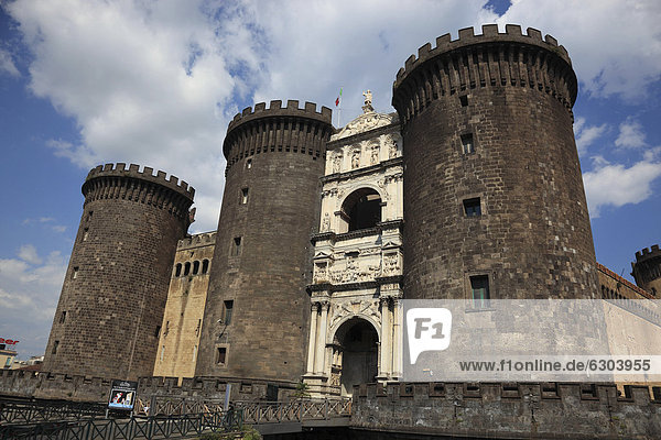 Castel Nuovo  Stadtburg aus dem 13. Jahrhundert  Neapel  Kampanien  Italien  Europa
