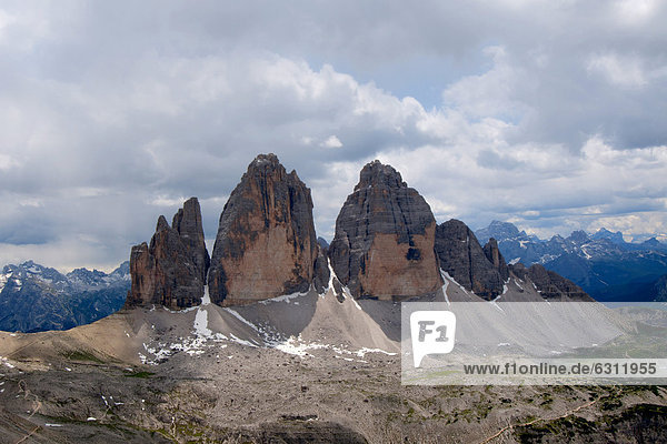 Berglandschaft mit Drei Zinnen  Dolomiten  Südtirol  Italien