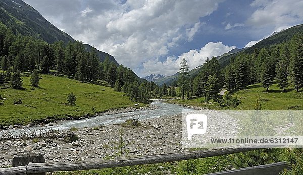 Schwarzach und Alpenlandschaft  Tirol  Österreich