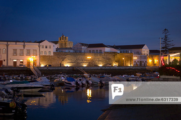 Yachthafen  Nachtaufnahme  Faro  Algarve  Portugal  Europa