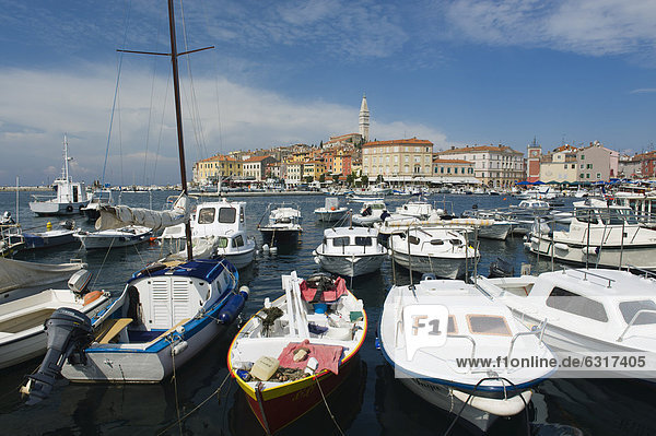 Boote im Hafen von Rovinj  Istrien  Kroatien  Europa