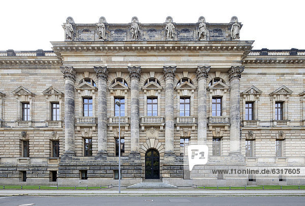 Bundesverwaltungsgericht  ehemaliges Reichsgerichtsgebäude  Leipzig  Sachsen  Deutschland  Europa  ÖffentlicherGrund