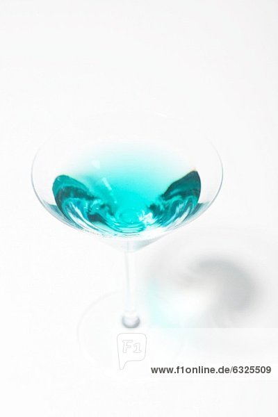 Ein Glas Blue Martini
