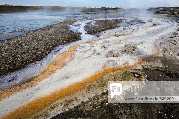 Farbige Mineralien  Hochtemperaturgebiet oder Geothermalgebiet Hveravellir  Hochland  Island  Europa