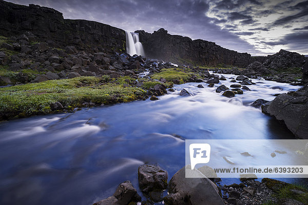 Wasserfall Öxar·rfoss auf dem Fluss Öxar·  _ingvellir oder Thingvellir Nationalpark  Golden Circle  Su_urland  Süd-Island  Island  Europa