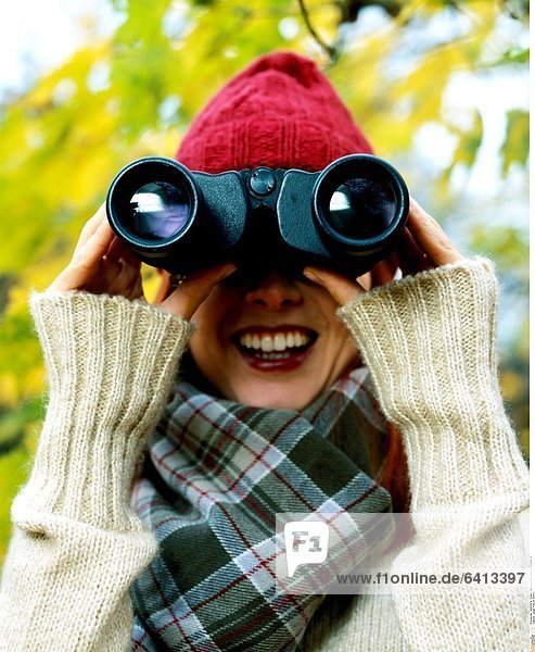 Junge Frau im Herbst