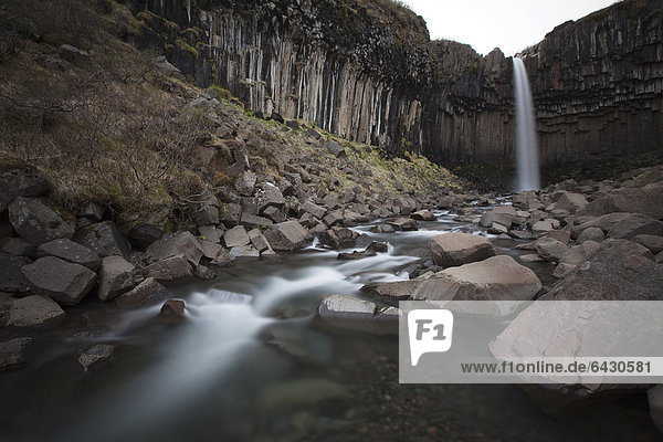 Wasserfall Svatifoss  Skaftafell-Nationalpark  Ostisland  Island  Europa