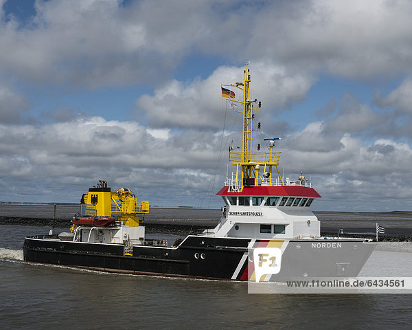 Boot der Schifffahrtspolizei Norden  Niedersächsisches Wattenmeer  Norddeich  Ostfriesland  Niedersachsen  Deutschland  Europa