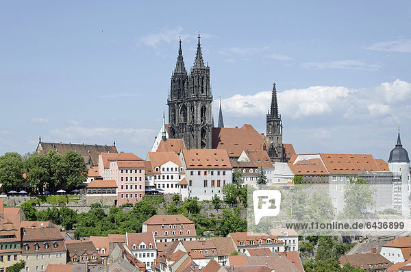 Blick auf Meißner Dom  Turm der Frauenkirche  Markt  Meißen  Sachsen  Deutschland  Europa