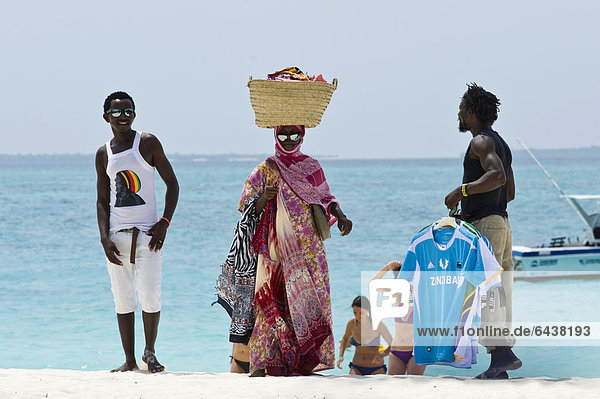 Souvenir vendors on the beach of Kendwa Rocks  north coast of Zanzibar  Tanzania  Africa