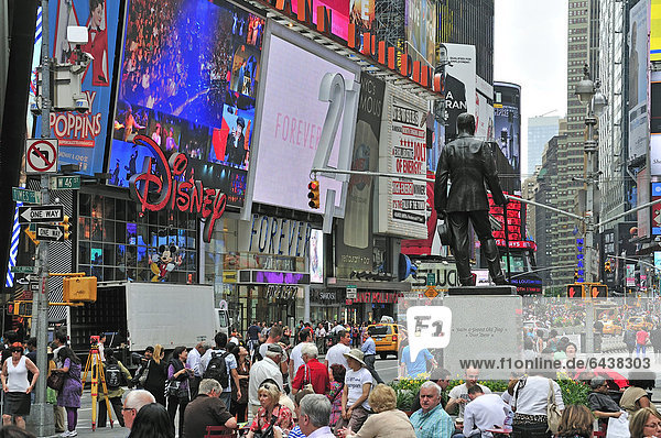Statue of the composer  dramatist and actor George M Cohan in Times Square  Midtown Manhattan  New York City  New York  USA  North America  America  PublicGround