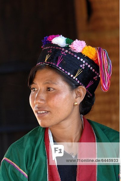 Junge Frau in Myanmar *** Local Caption ***