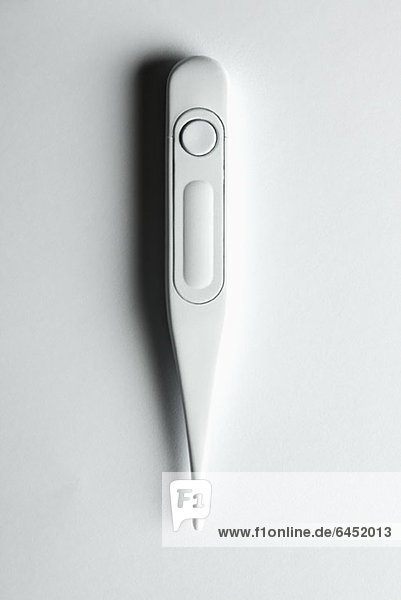 Ein digitales Thermometer weiß lackiert