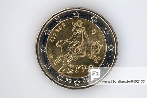 Rückansicht einer Zwei-Euro-Münze mit Abbildung von Europa auf einem Stier