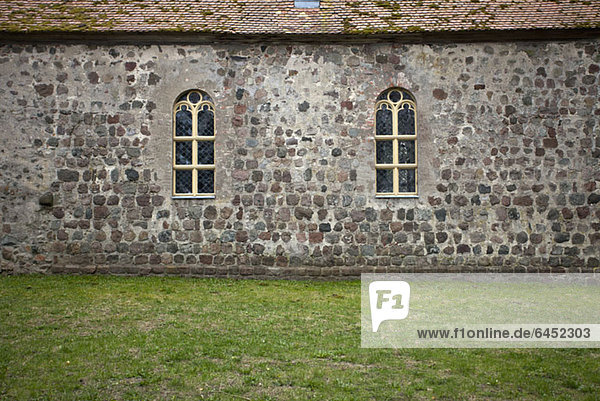 Steinfassade der Kirche