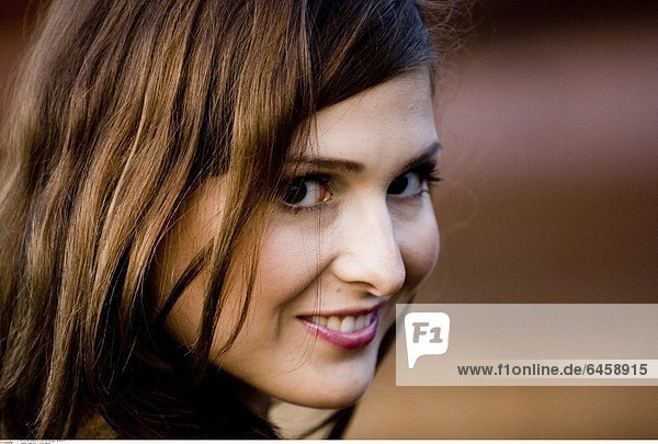Junge Frau *** Local Caption ***
