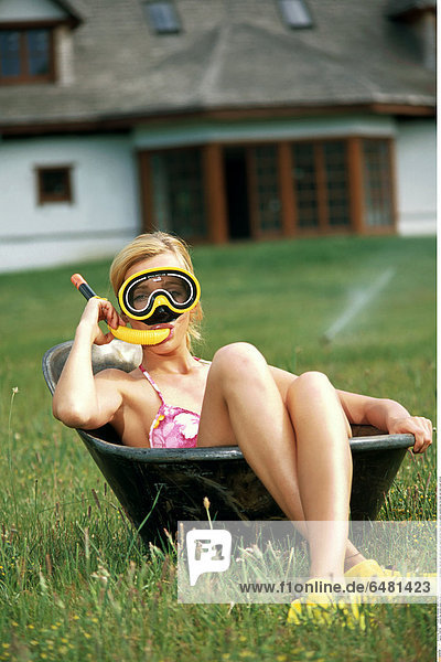 1228769 outdoor day summer people woman girl young 20-25 brunette meadow field blur rest relax bra pink lingerie bathtub flipper flippers yellow vacation play fun mask rest relax wash vertical