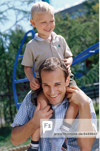 1236490 outdoor summer park spring day people child boy 0-5 fair haired rest relax blouses beige close up father man 30-35 dark blouses blue pane paned hold vertical