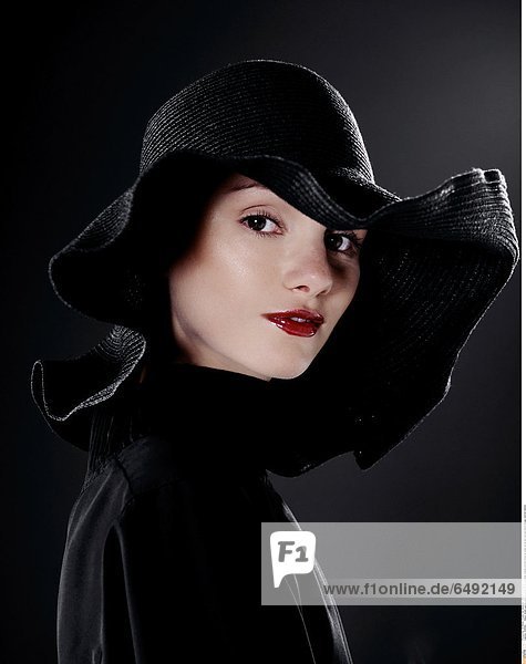 1236562 indoor studio people woman young 20-25 girl smile smiling portrait close up make up lip lips red hat black blouse vertical fashion