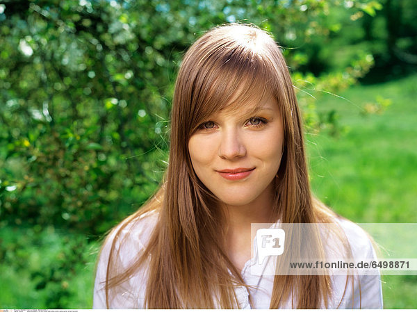 1248183 people woman girl 15-20 20-25 blonde smile smiling outdoor garden summer orchard horizontal