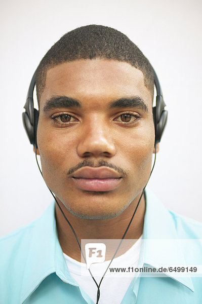 Porträt von Mann mit headset