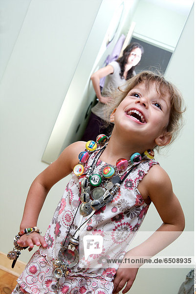 Little girl necklaces © Antoine Juliette/Oredia