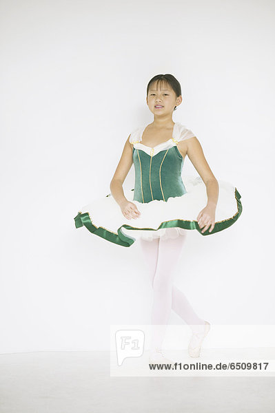 zeigen  jung  Balletttänzerin  Kostüm - Faschingskostüm