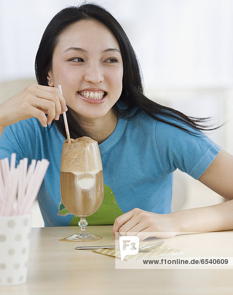 Milchshake Frau trinken