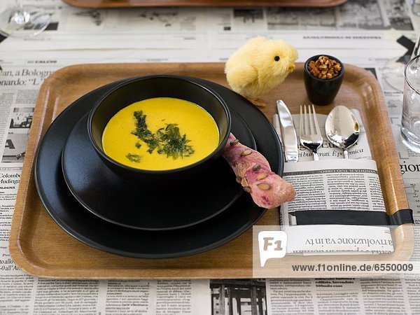gelb schwarz Suppe