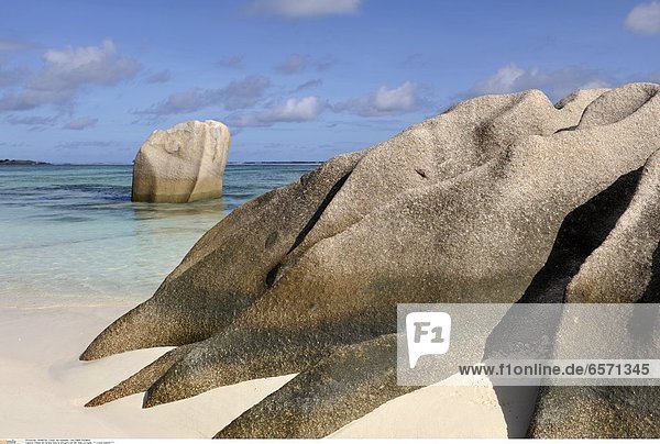 Felsen am Strand Source d«Argent auf der Insel La Digue *** Local Caption ***