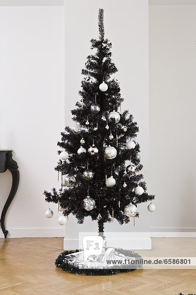 Feature white and red Christmas